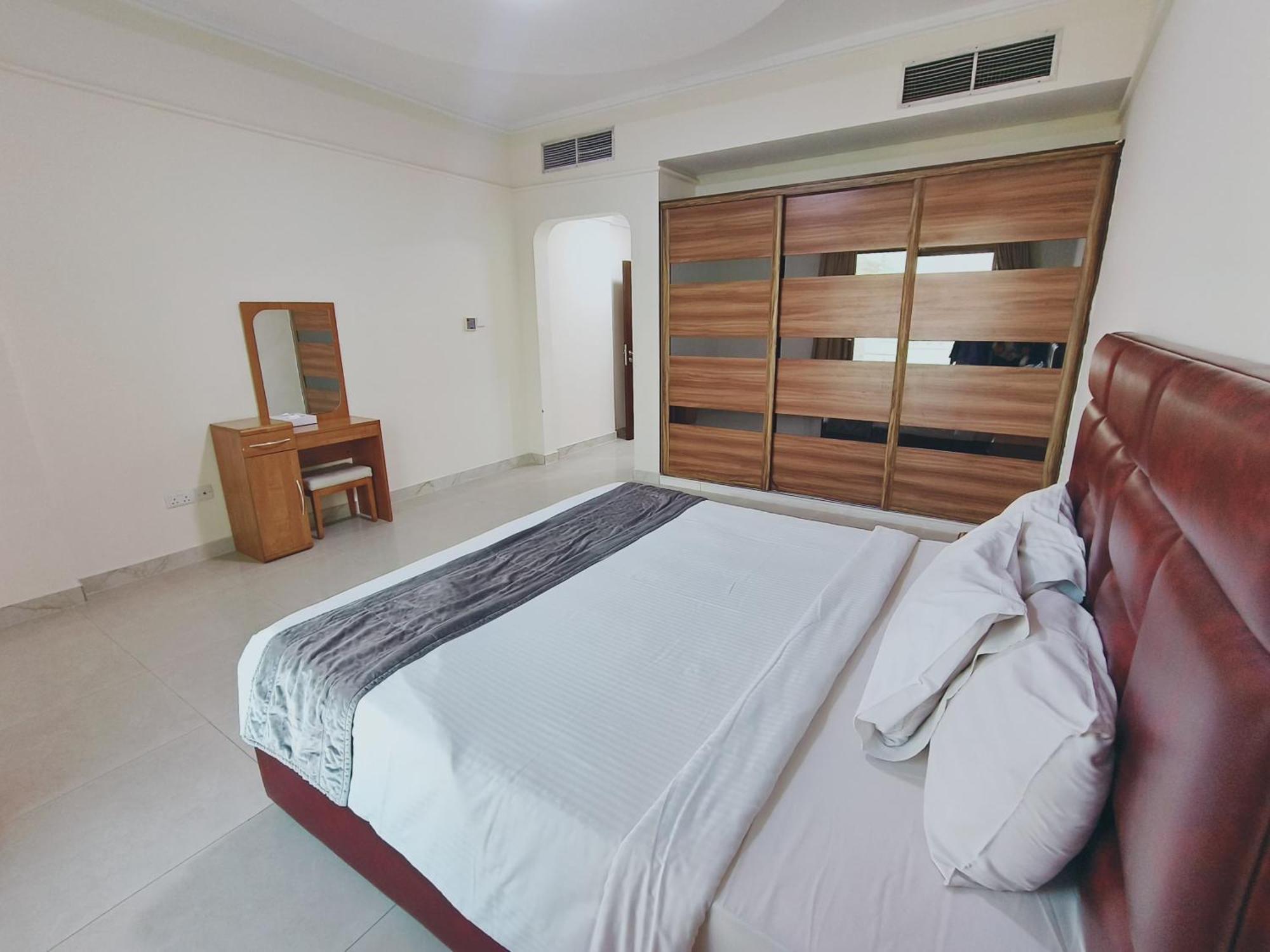 Marina Tower Hotell Manama Eksteriør bilde